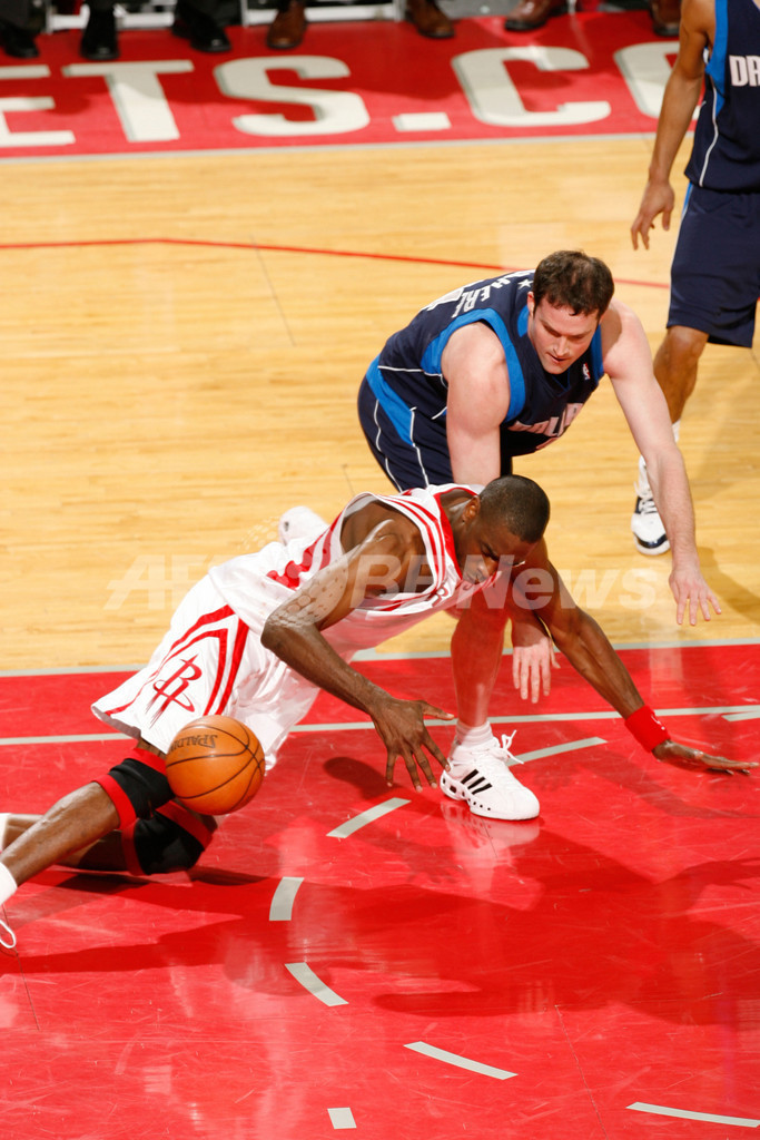 ＜06-07NBA＞マーベリックス ノビツキーの活躍でロケッツを降し9連勝 - 米国