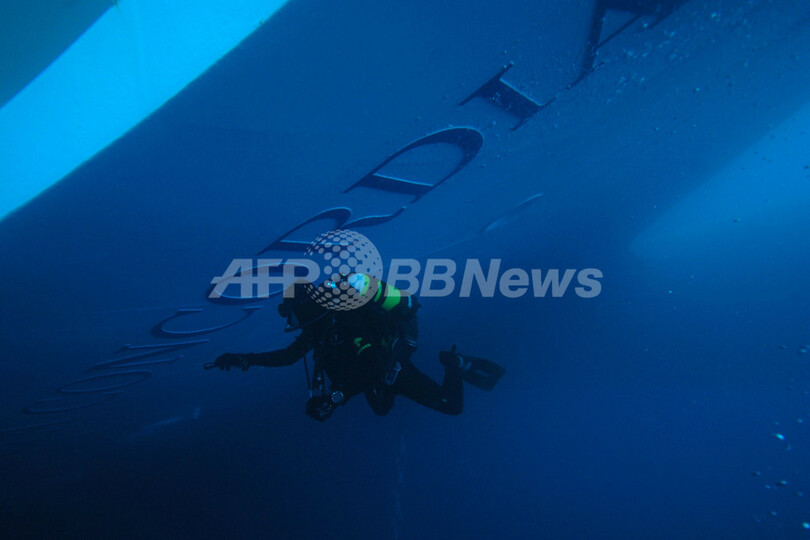 伊客船の救助活動、悪天で一時中断 沈没防止策を検討
