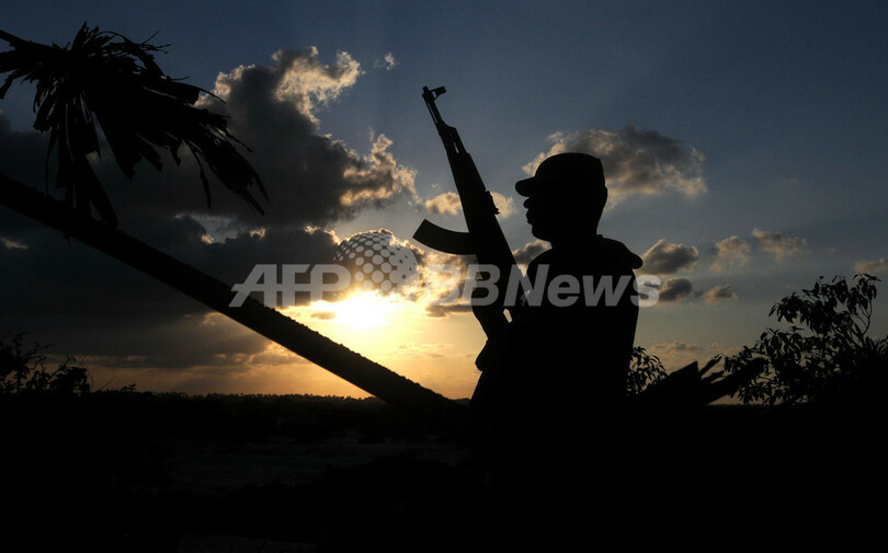 スリランカ死者14人の自爆攻撃、軍がLTTEに反撃