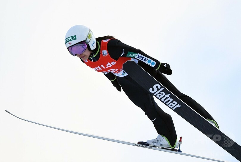 高梨沙羅が3位表彰台 スキージャンプw杯第4戦 写真5枚 国際ニュース Afpbb News