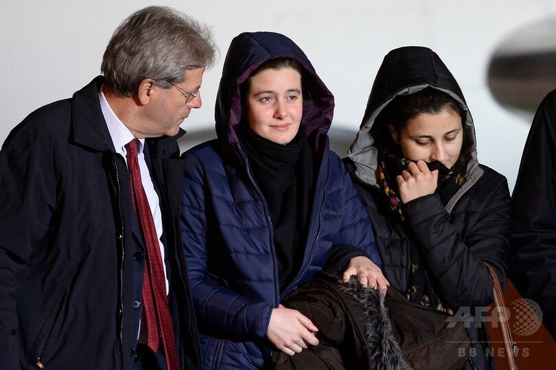 シリアで拉致されていたイタリア人女性2人が帰国