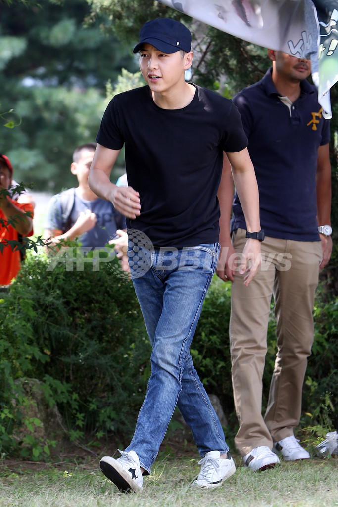 ソン・ジュンギ入隊、終始笑顔