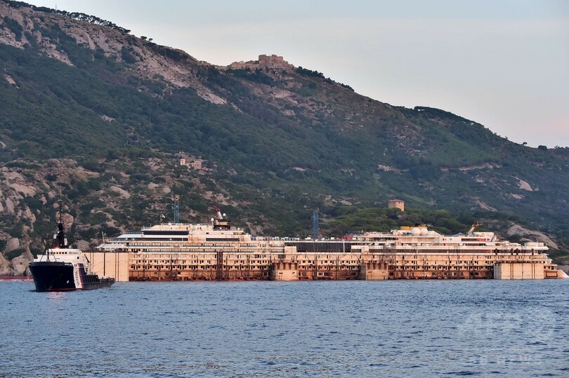 伊座礁コンコルディア号、解体施設への「最後の航海」へ