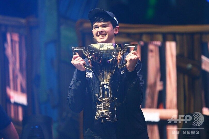 フォートナイト世界大会、16歳がソロ部門優勝 賞金3.3億円獲得