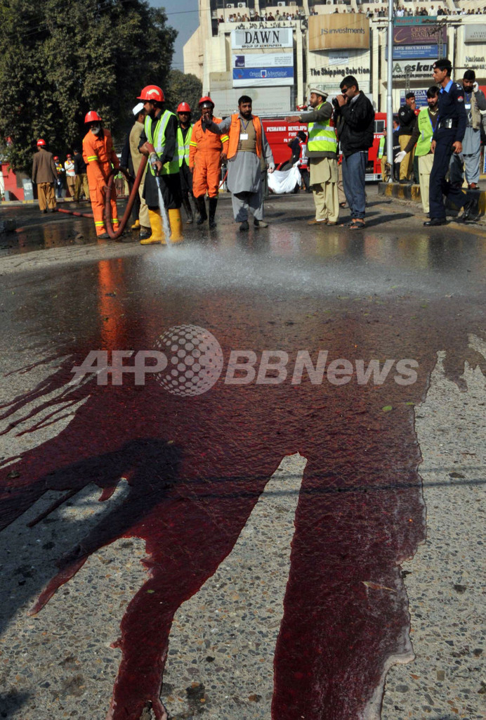 パキスタン・ペシャワルで自爆攻撃、4人死亡