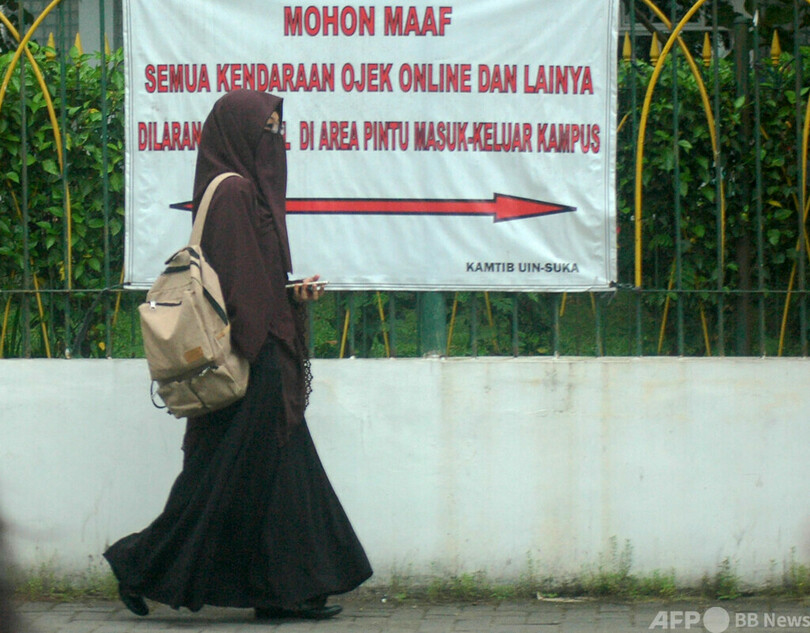 ヒジャブ着用めぐり女子生徒14人の髪そる 教師を停職 インドネシア