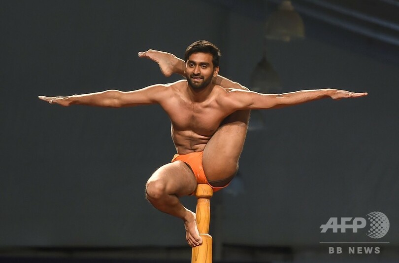 ポール上のヨガこと「マラカーンブ」、インドで初の世界大会