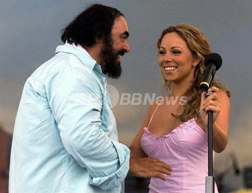 「高音の王様」パバロッティ氏、力強い歌声でジャンル超え成功