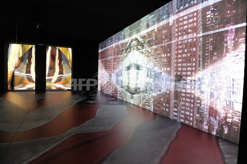 ブランド創業40周年のロベルト・カヴァリ、今度は写真展開催