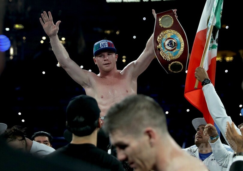 アルバレスがKO勝ち、WBO世界Sウエルター級王座を獲得