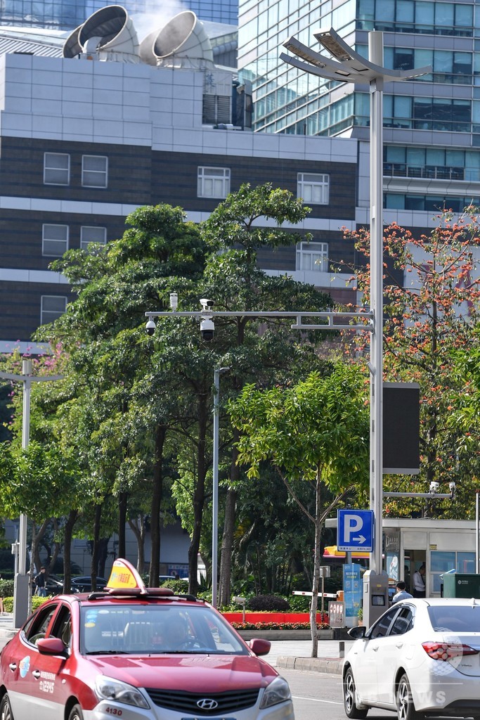 広州でスマート街灯が試用開始 監視カメラや電気自動車の充電も