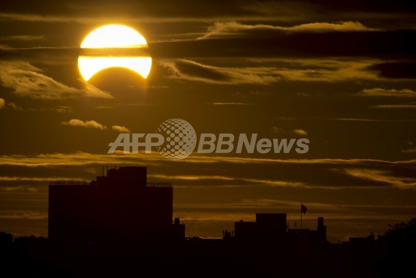 アフリカと北大西洋地域で日食を観測