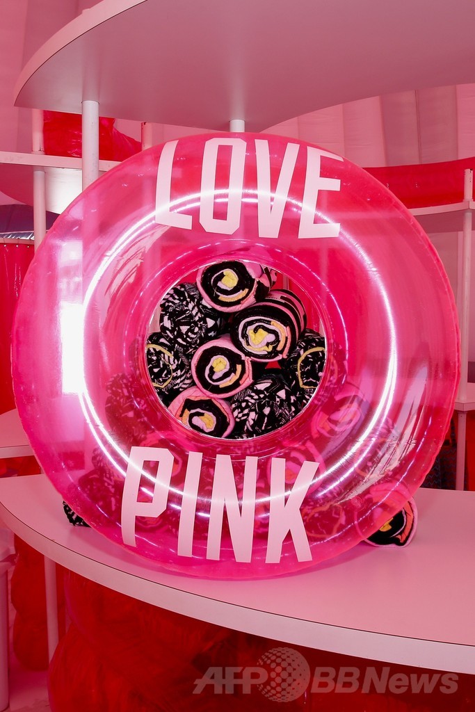 春休み到来！「ヴィクトリアズ・ シークレット ピンク」がビーチパーティー開催