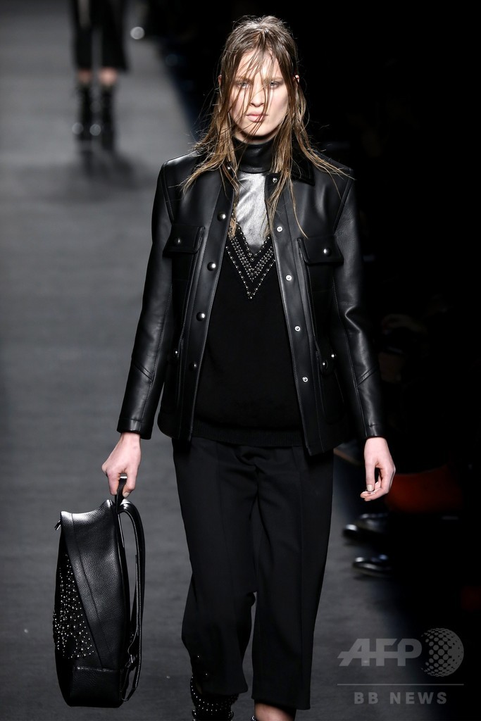 レザーやベルベットで表現するヘビメタ、「アレキサンダー ワン」15/16年秋冬