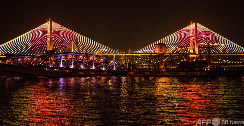 「党の言葉を聞け」 中国共産党創立100年、街角彩るプロパガンダ