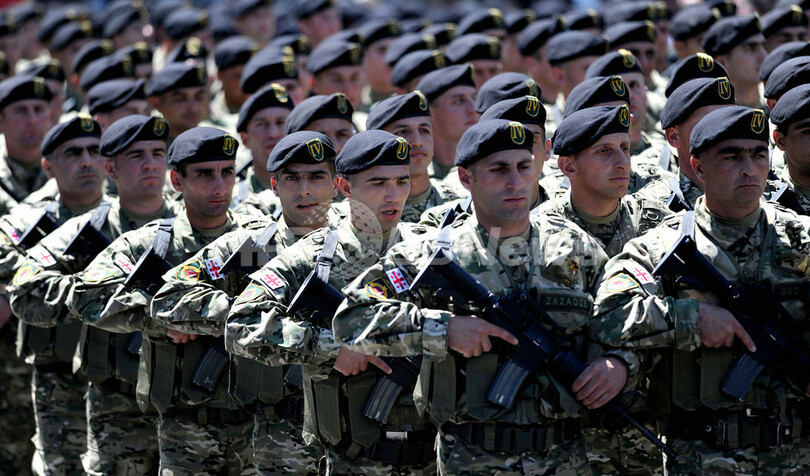 グルジア独立記念日、首都で軍事パレード