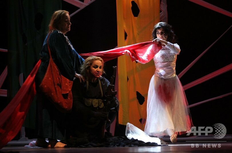 IS支配下のイラクで奴隷に、ヤジディー女性らの運命描く劇 イラク