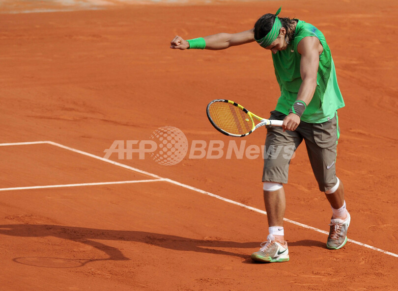 ナダル フェデラーをストレートで破り全仏4連覇達成