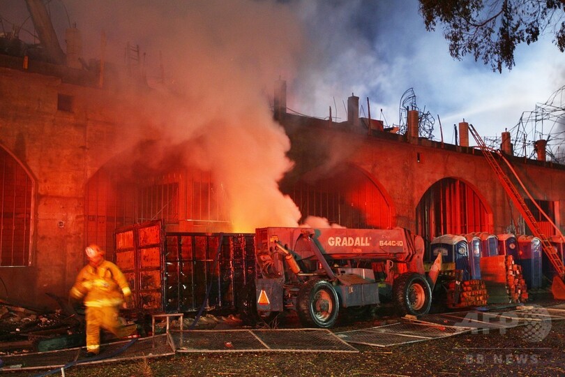 米ロサンゼルスで2件の大規模火災、ビル4棟炎上