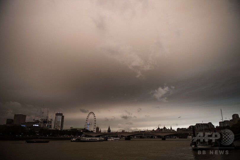 終末の予兆？ 英の空、不気味な茶褐色に覆われる