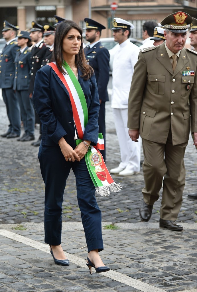 ローマ初の女性市長が就任、イタリア