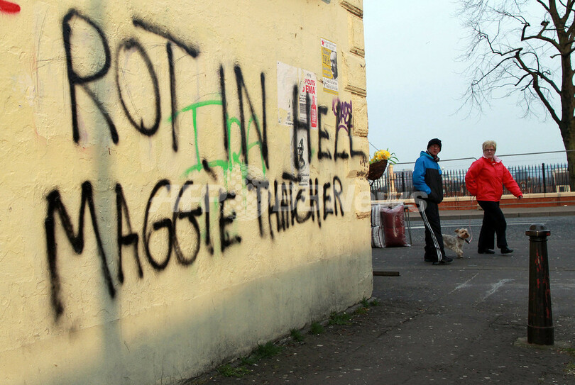 英音楽チャート1位に「悪い魔女は死んだ」、サッチャー氏死去で