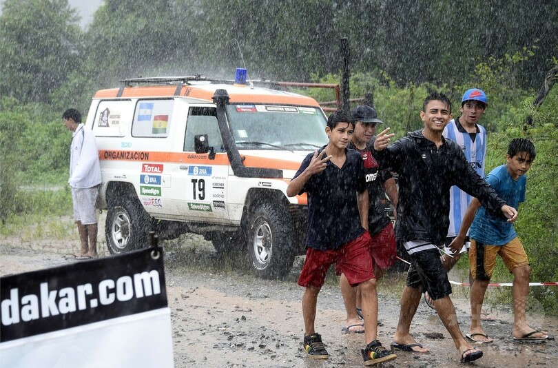 好調ローブがステージ2連勝飾る、ダカールラリー