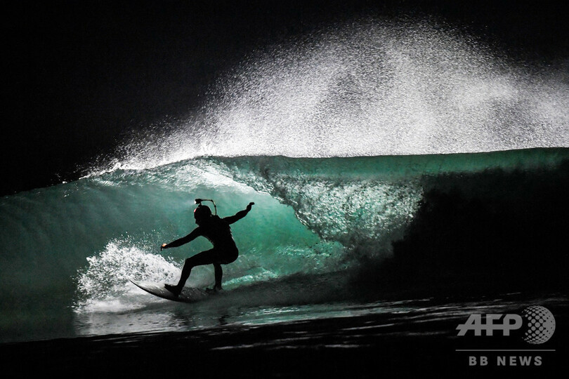 【今日の1枚】漆黒の闇に波しぶき
