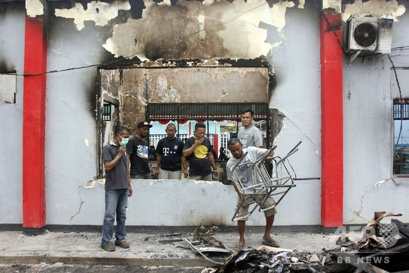 火災で逃げたインドネシア刑務所の受刑者ら、自ら戻って看守手伝う