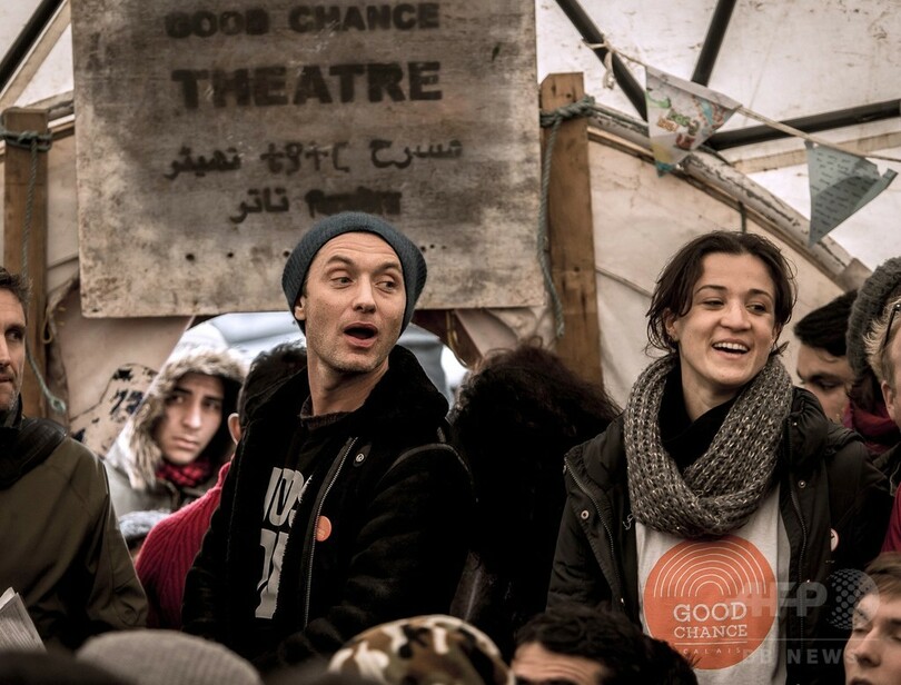 仏カレー難民キャンプの解体防げ、英俳優J・ロウさんら立ち上がる