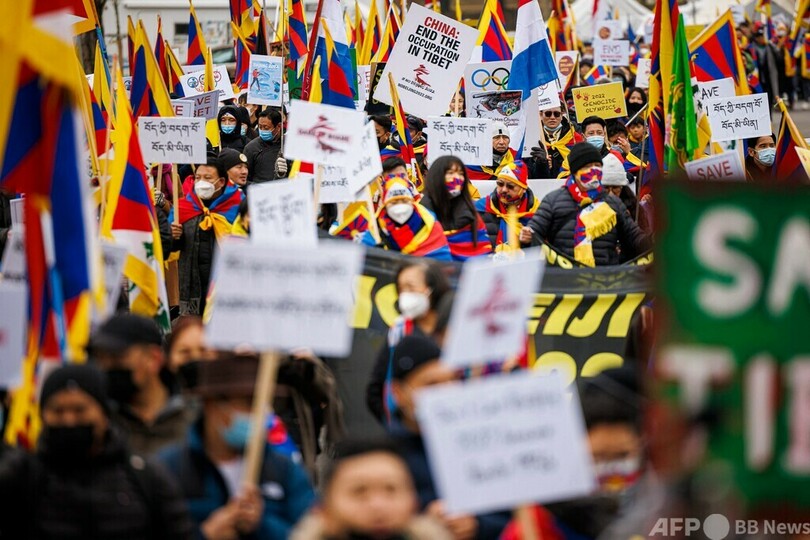 北京五輪は「恥の大会」 チベット人500人、IOC本部前で抗議