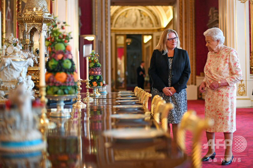 ビクトリア女王時代の舞踏会がよみがえる、バッキンガム宮殿で特別展