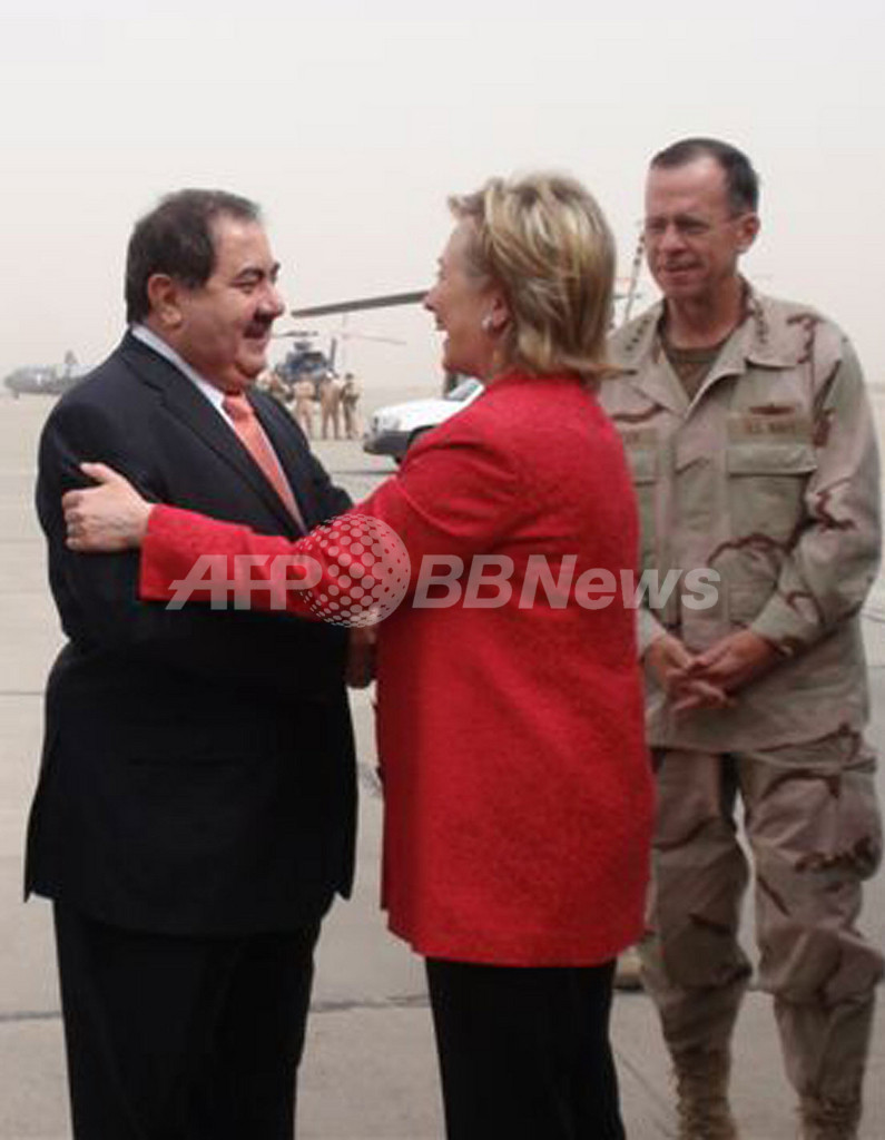 クリントン米国務長官、イラクを電撃訪問