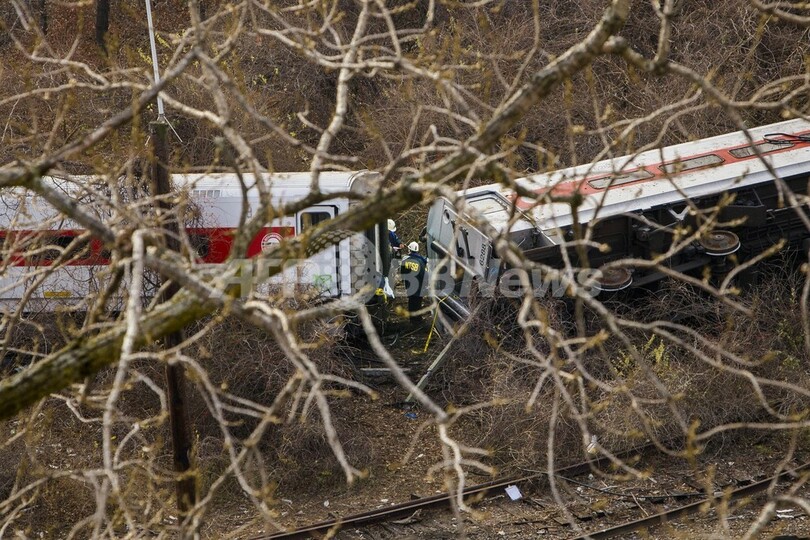 【写真特集】NY市で列車脱線事故
