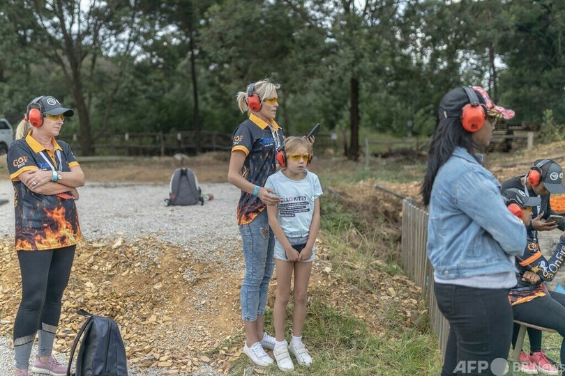女性のための銃イベント 自衛手段として使用法習得 南ア