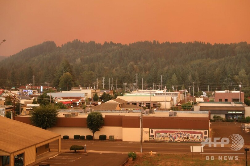 米西部の山火事、煙や灰がカナダにも 世界最悪級の大気汚染