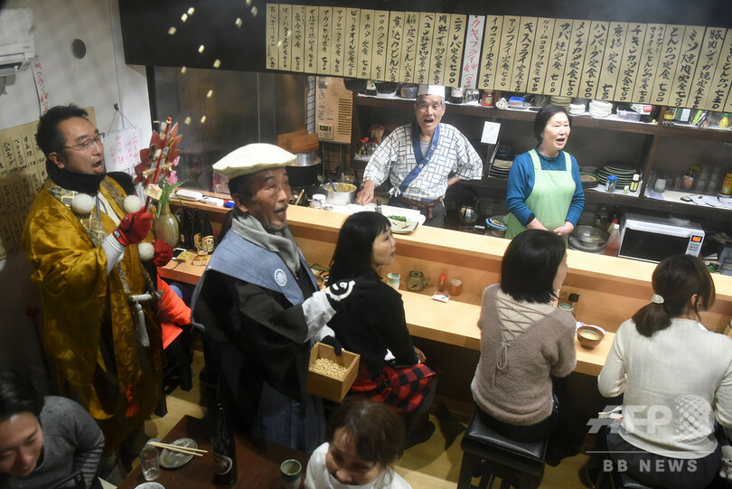 「若者の街」を天狗練り歩き商売繁盛祈願 東京・下北沢