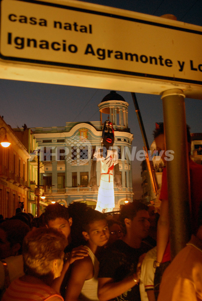 ギネス記録なるか、全長18メートルの布製人形 キューバ