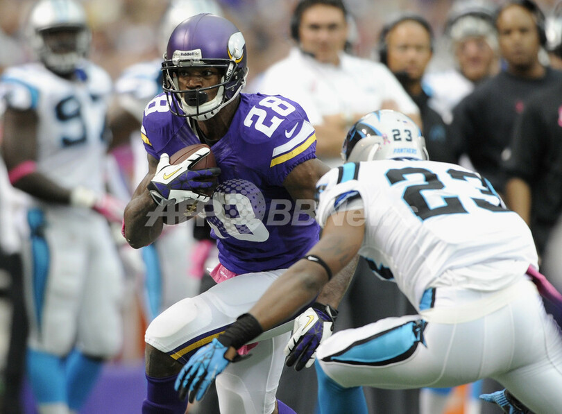 息子の死を悼むピーターソン、戦列復帰もバイキングス敗れる