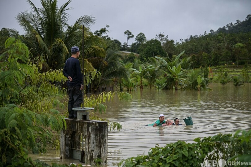 マレーシアで大洪水、2.8万人避難 コロナ拡大懸念も