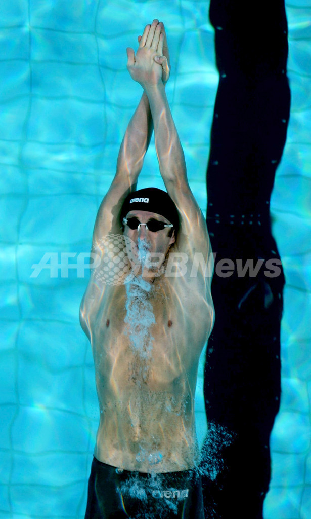 ピアソル 男子100メートル背泳ぎで世界新記録