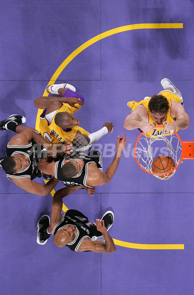 レイカーズ 4勝1敗でスパーズを破りNBAファイナル進出