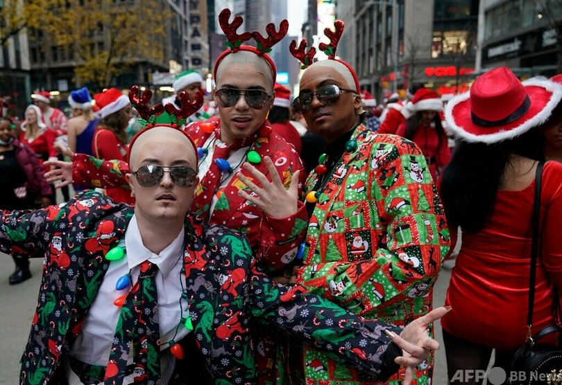 米NYでクリスマス恒例「サンタコン」 2年ぶり開催