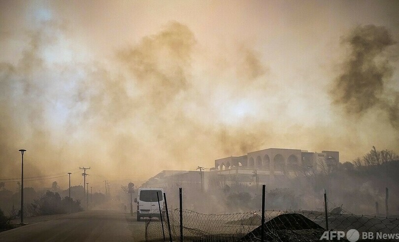 ギリシャ・ロードス島で山火事 島から2000人避難
