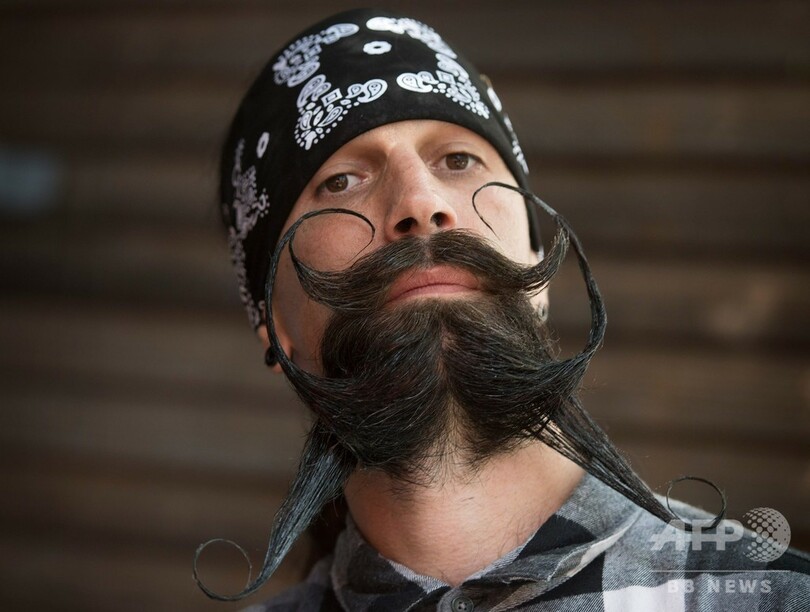 長さも色もスタイルも…とにかく自由なひげバトル 米加州