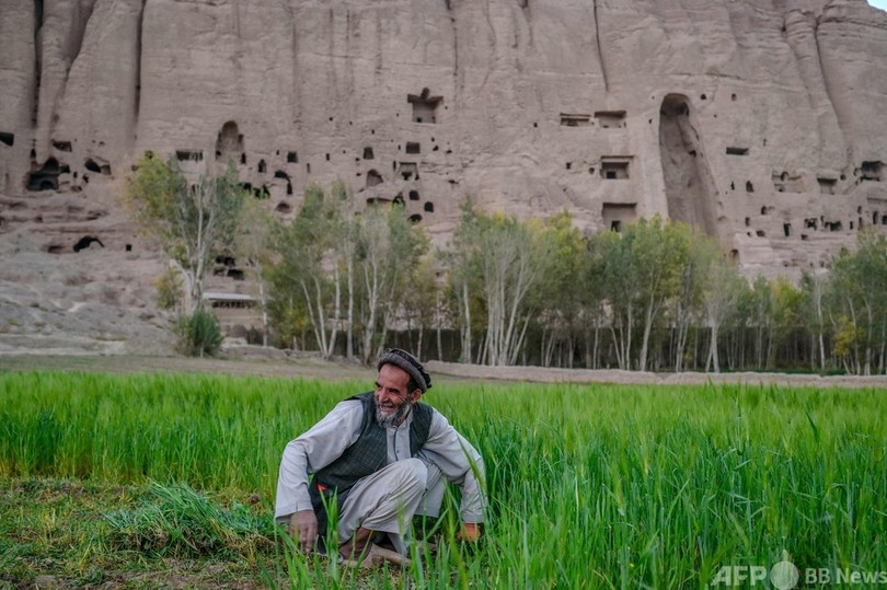 20年前に破壊した大仏跡地を警備するタリバン
