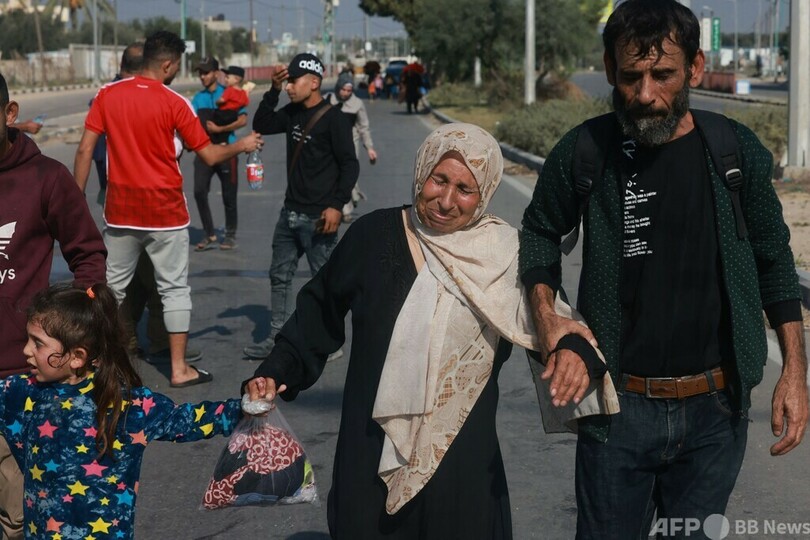 ヨルダン空軍、ガザに医療品を投下 国王発表