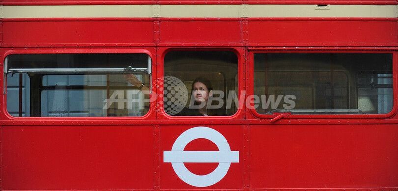 英ロンドン名物の2階建てバス、旧型「ルートマスター」が競売に