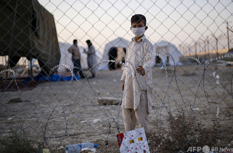 タリバン制圧のアフガニスタン イラン国境に押し寄せる避難民