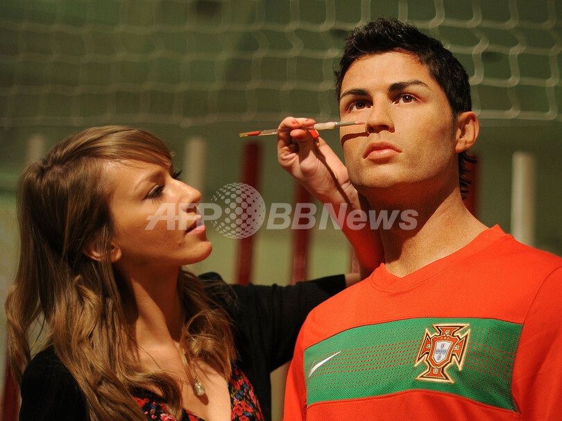 クリスティアーノ・ロナウド、ろう人形になってロンドンに登場